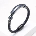 Pulsera de cuero negro con cuenta sutil para mujer, elegancia en accesorios