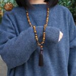 Le collier Mala en œil de tigre soulage la douleur